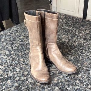 Ecco distressed tan/brown leather boots.